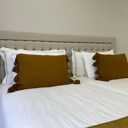 Πανσιόν Bus Station & *