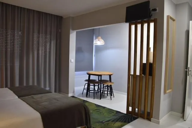 Bus Station & Maison d'hôtes *