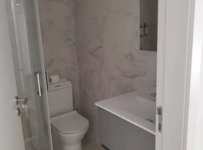 ゲストハウス Bus Station & コインブラ