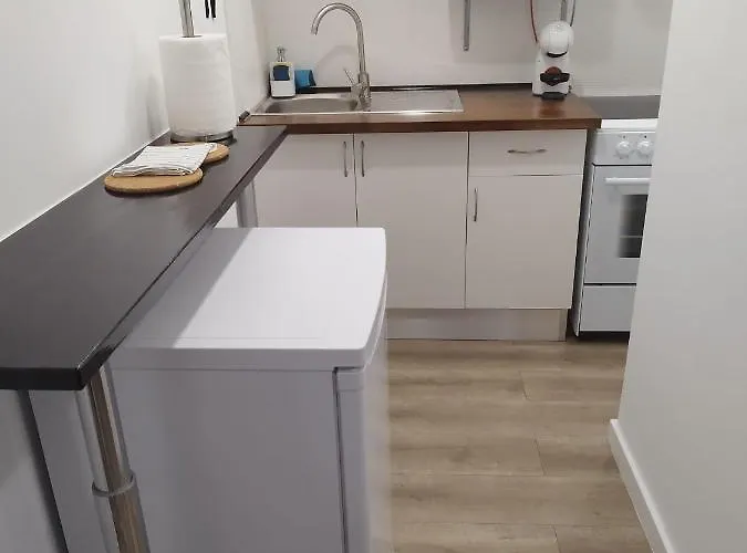 ゲストハウス Bus Station & *