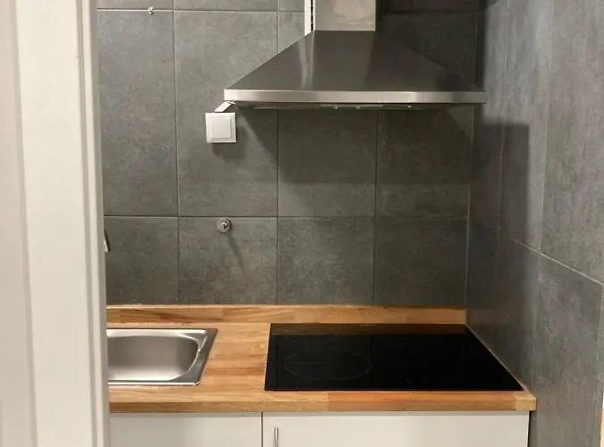 ゲストハウス Bus Station & コインブラ