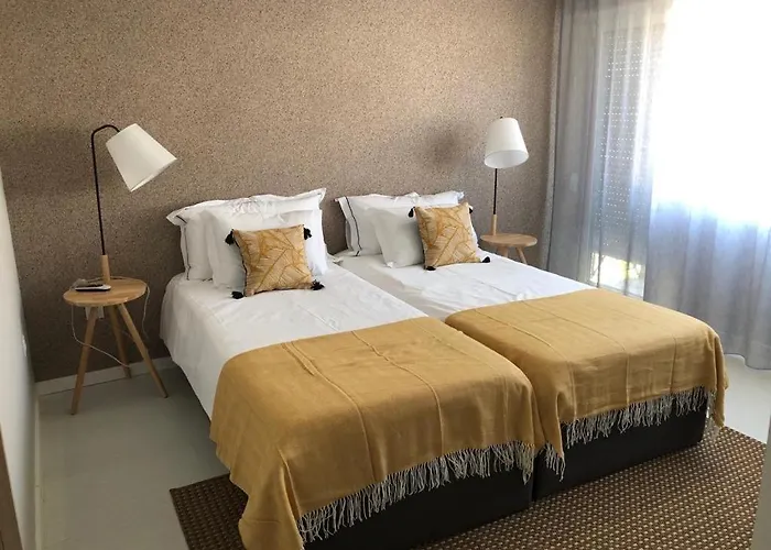 ゲストハウス Bus Station & コインブラ